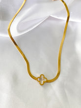 Load image into Gallery viewer, Clover Herringbone Necklace
